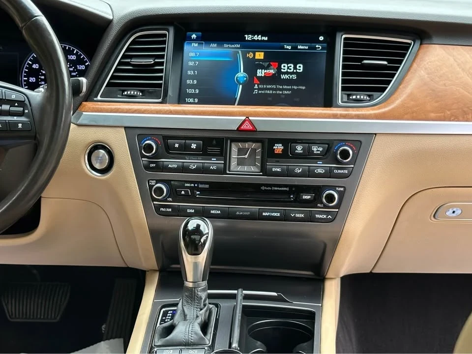 2015 Hyundai Genesis - Image 13 of 20
