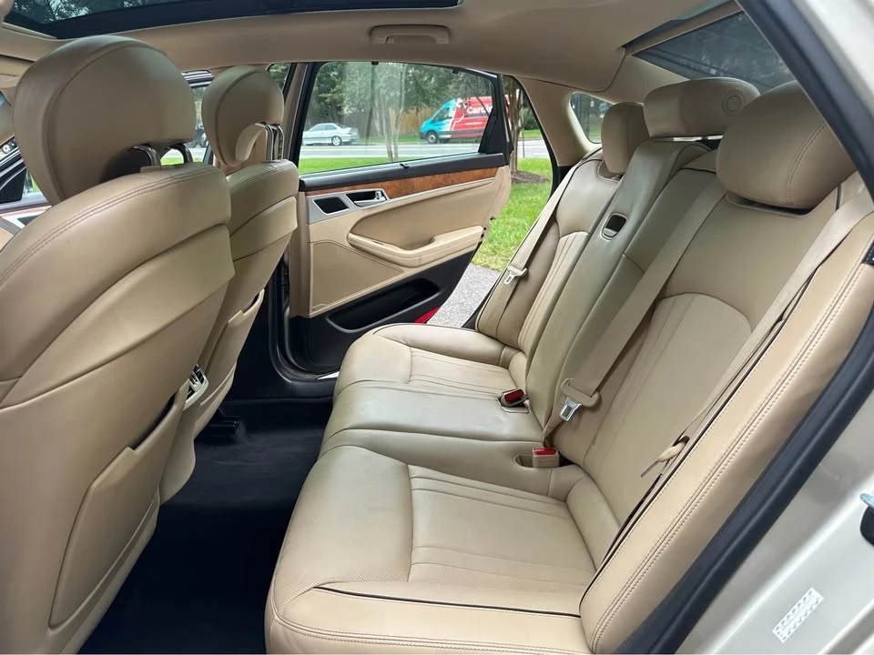 2015 Hyundai Genesis - Image 9 of 20