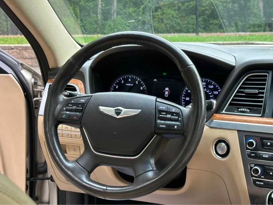 2015 Hyundai Genesis - Image 12 of 20