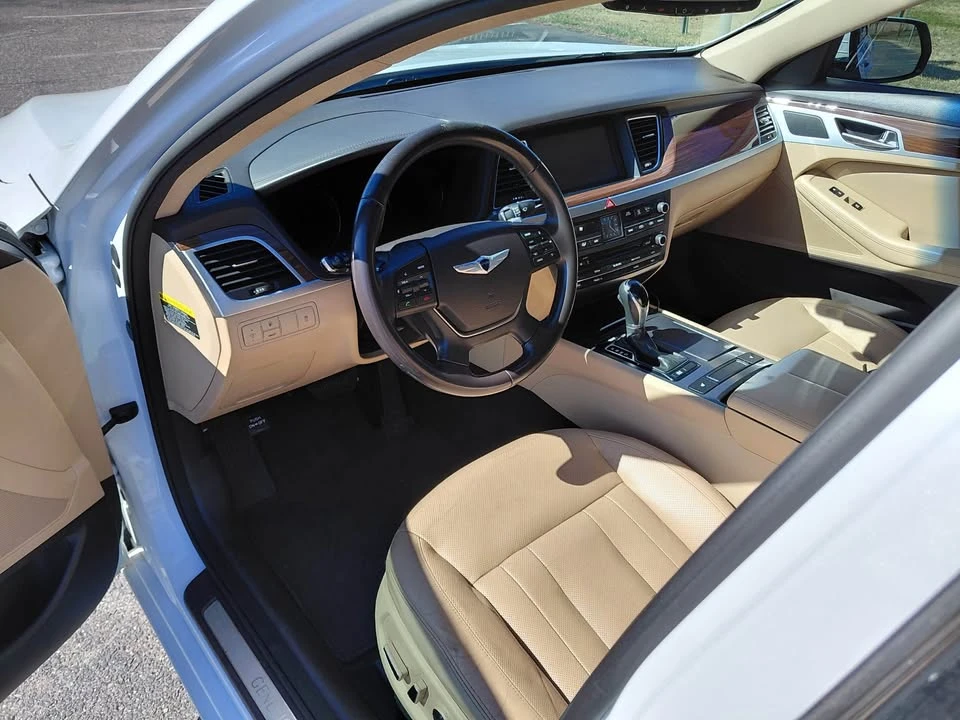 2015 Hyundai Genesis - Image 9 of 15