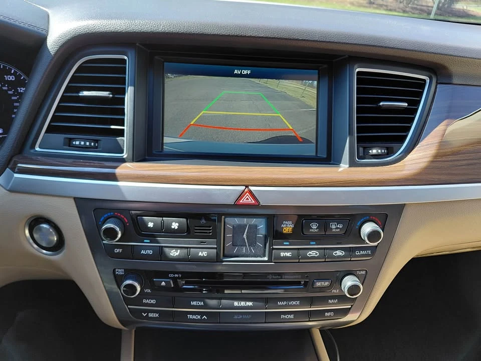 2015 Hyundai Genesis - Image 11 of 15