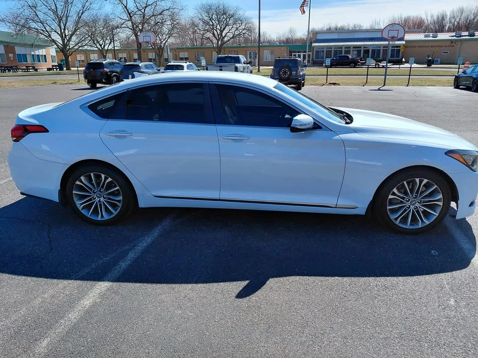 2015 Hyundai Genesis - Image 5 of 15