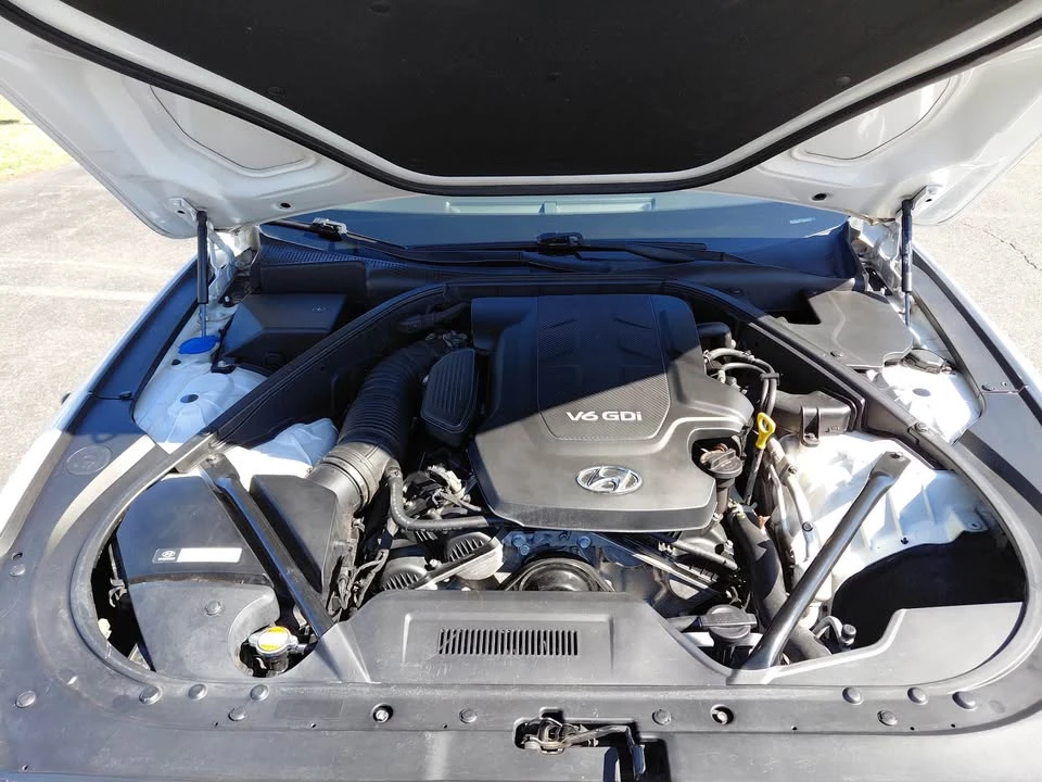 2015 Hyundai Genesis - Image 14 of 15