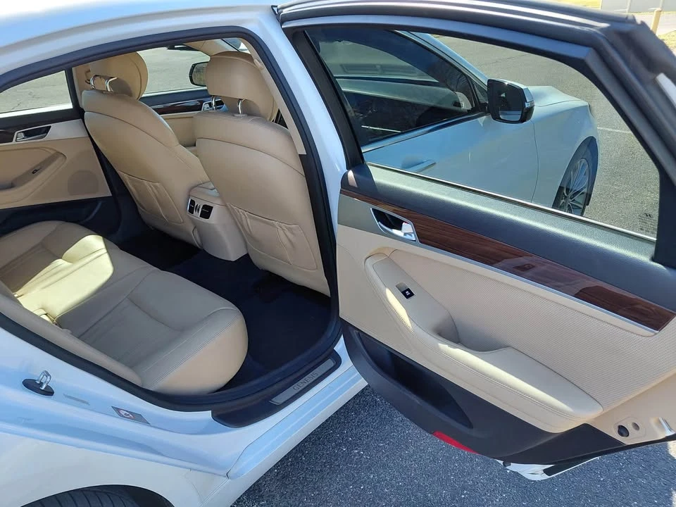 2015 Hyundai Genesis - Image 10 of 15