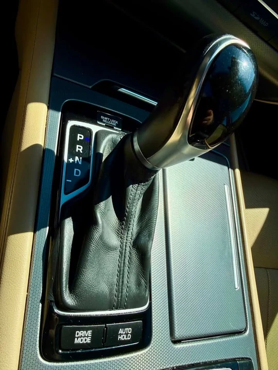 2015 Hyundai Genesis - Image 18 of 20