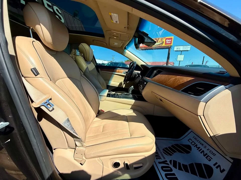 2015 Hyundai Genesis - Image 11 of 20