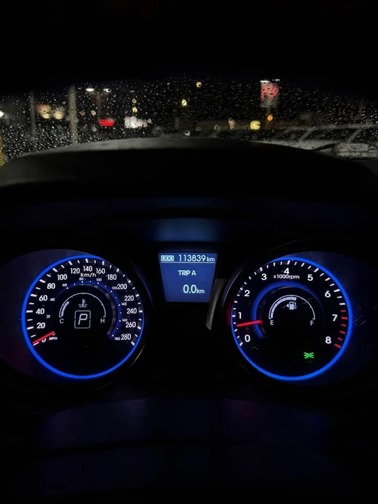 2015 Genesis - Image 13 of 17