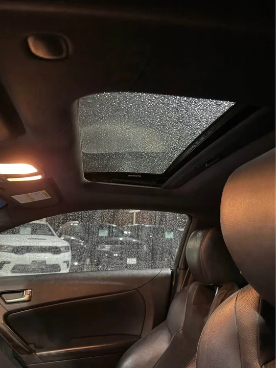 2015 Genesis - Image 10 of 17