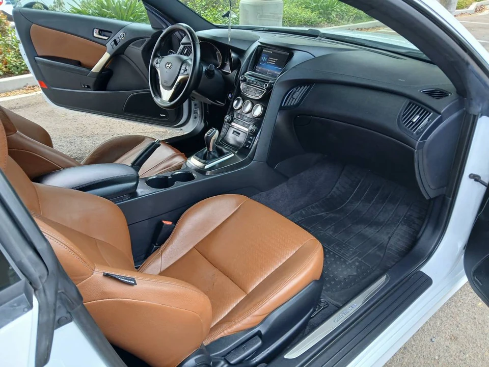 2015 Hyundai Genesis Coupe - Image 11 of 24