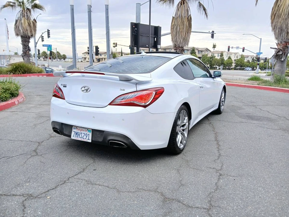 2015 Hyundai Genesis Coupe - Image 4 of 24