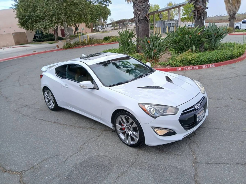 2015 Hyundai Genesis Coupe - Image 2 of 24