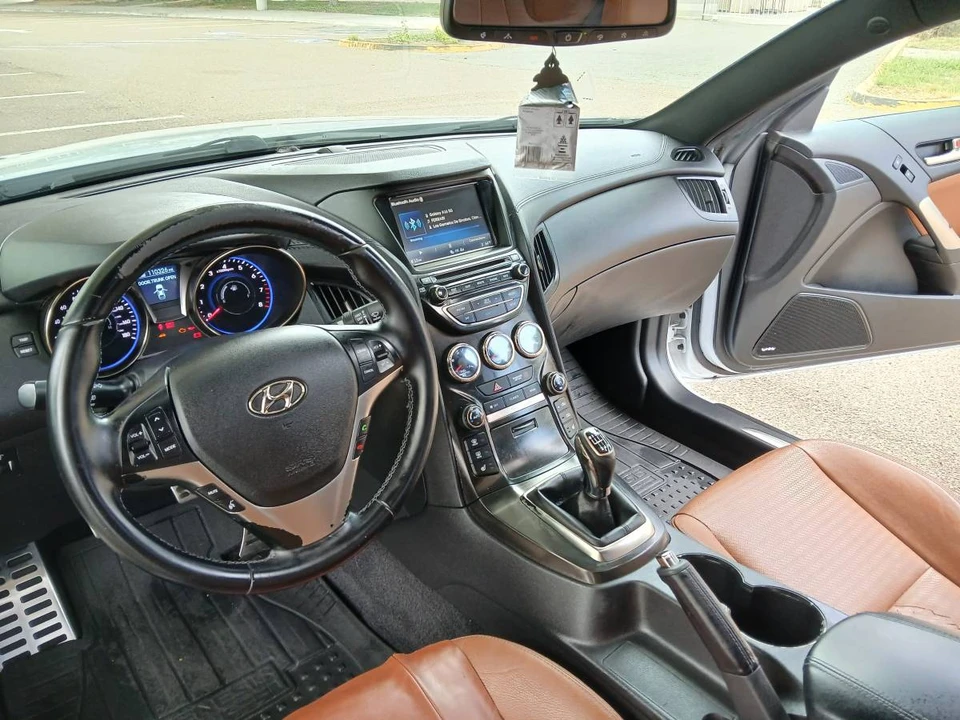 2015 Hyundai Genesis Coupe - Image 15 of 24