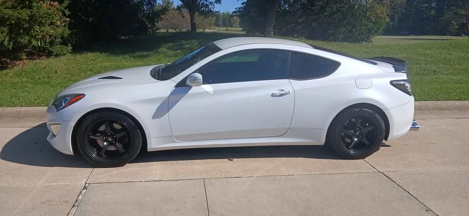 2015 Hyundai Genesis Coupe - Image 16 of 20