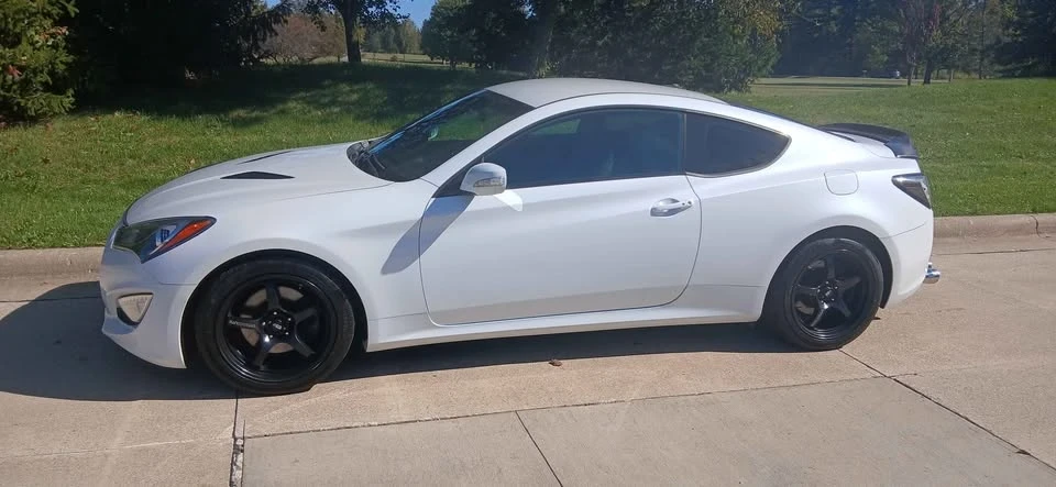 2015 Hyundai Genesis Coupe - Image 15 of 20