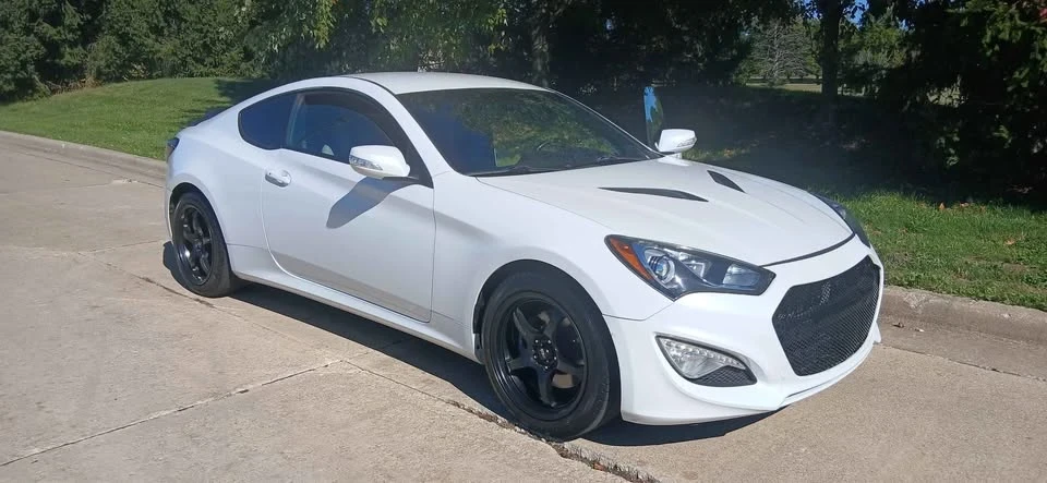 2015 Hyundai Genesis Coupe - Image 11 of 20
