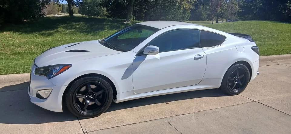 2015 Hyundai Genesis Coupe - Image 2 of 20