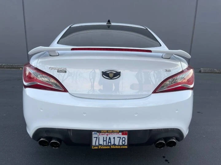 2015 Genesis - Image 9 of 16
