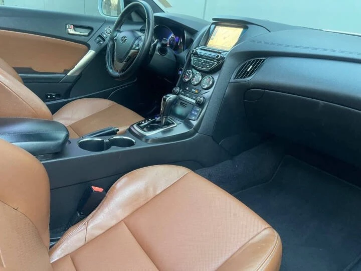 2015 Genesis - Image 10 of 16