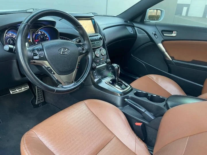 2015 Genesis - Image 14 of 16
