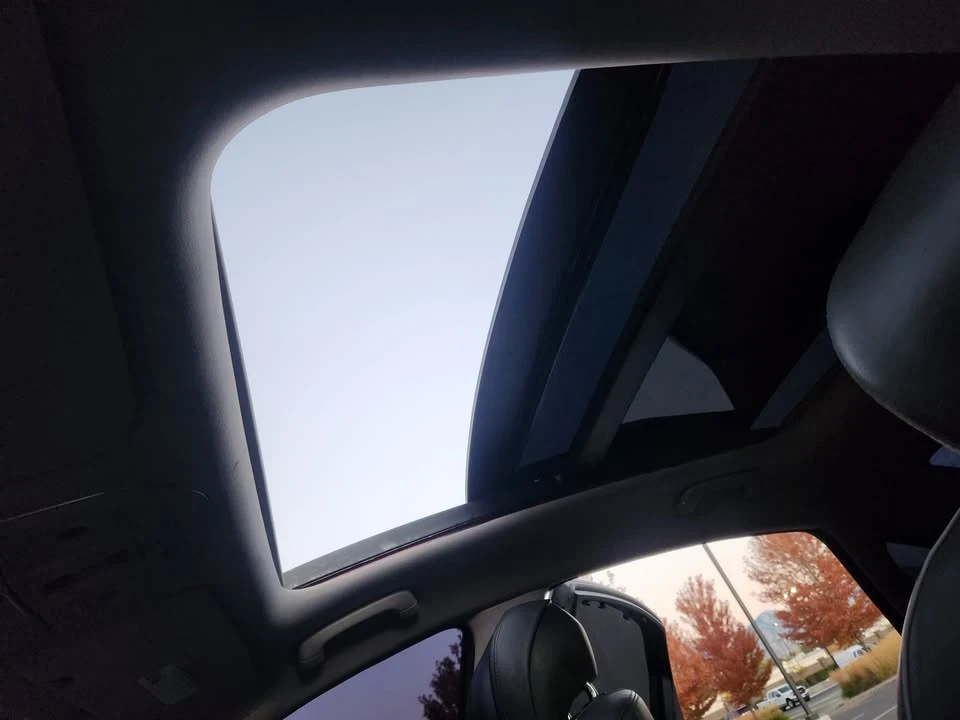 2015 Hyundai Genesis - Image 12 of 20