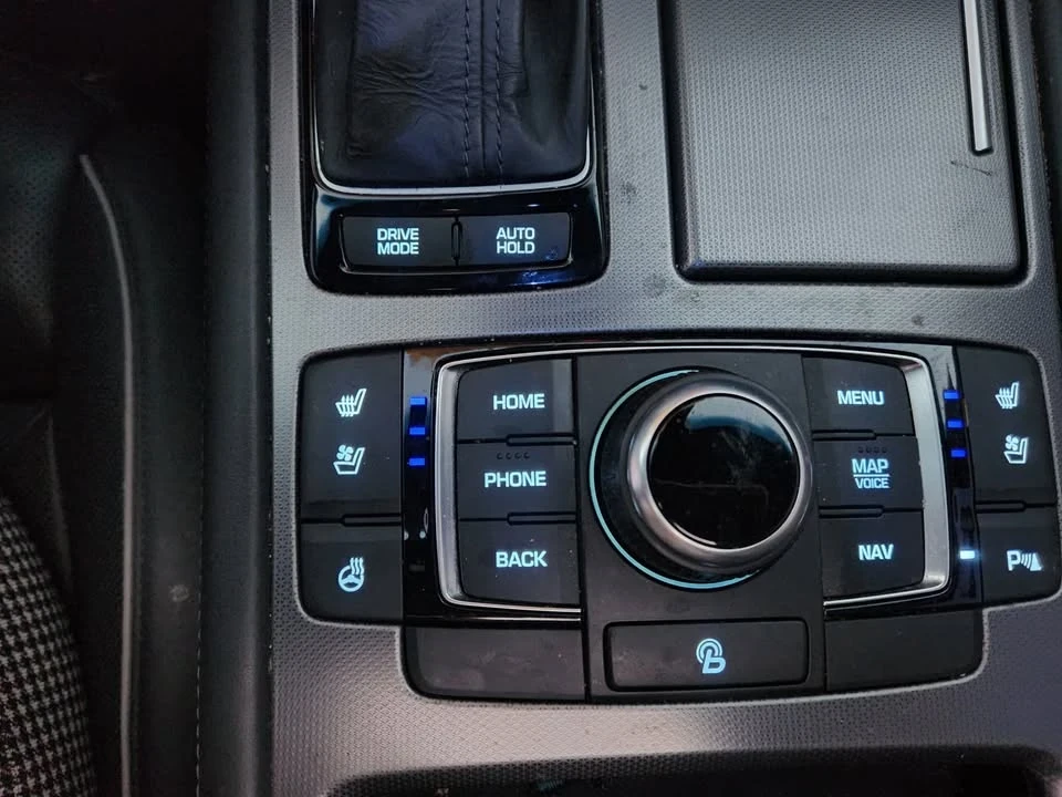 2015 Hyundai Genesis - Image 13 of 20