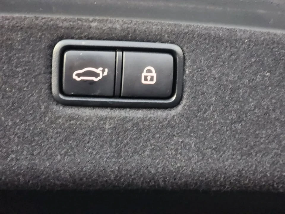 2015 Hyundai Genesis - Image 20 of 20
