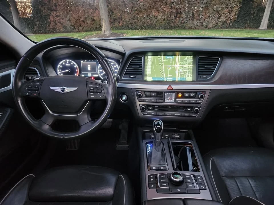 2015 Hyundai Genesis - Image 9 of 20