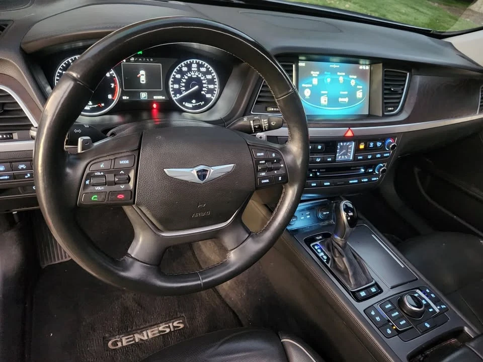 2015 Hyundai Genesis - Image 14 of 20
