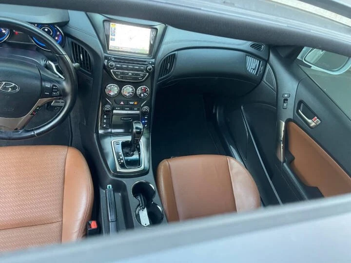 2015 Hyundai Genesis Coupe - Image 12 of 16