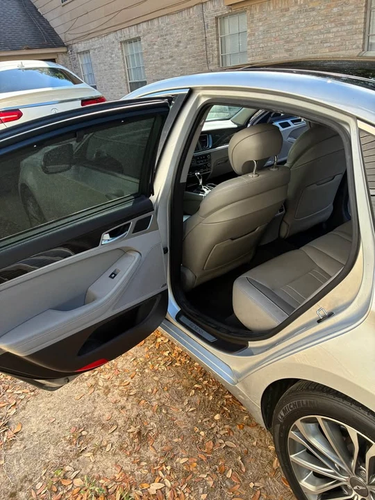 2015 Hyundai Genesis - Image 15 of 17