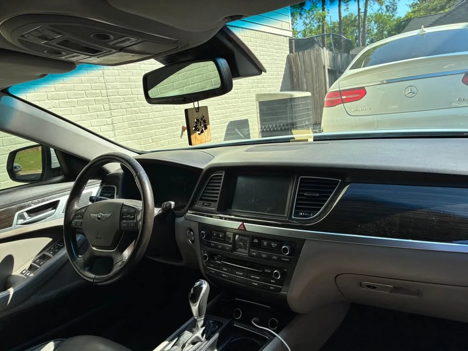 2015 Hyundai Genesis - Image 12 of 17