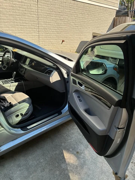 2015 Hyundai Genesis - Image 7 of 17