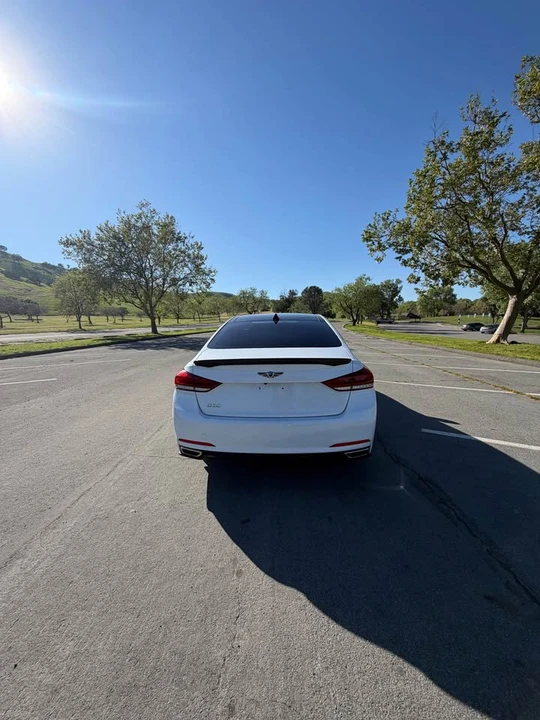 2015 Hyundai Genesis - Image 4 of 10