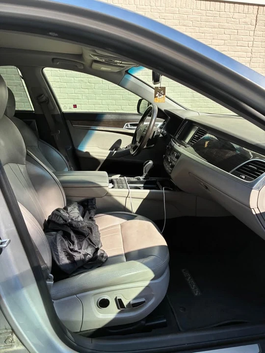 2015 Hyundai Genesis - Image 8 of 17
