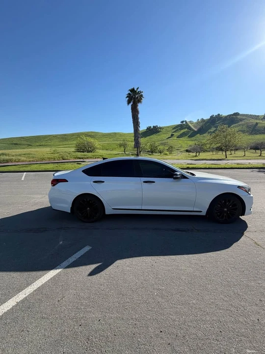 2015 Hyundai Genesis - Image 3 of 10