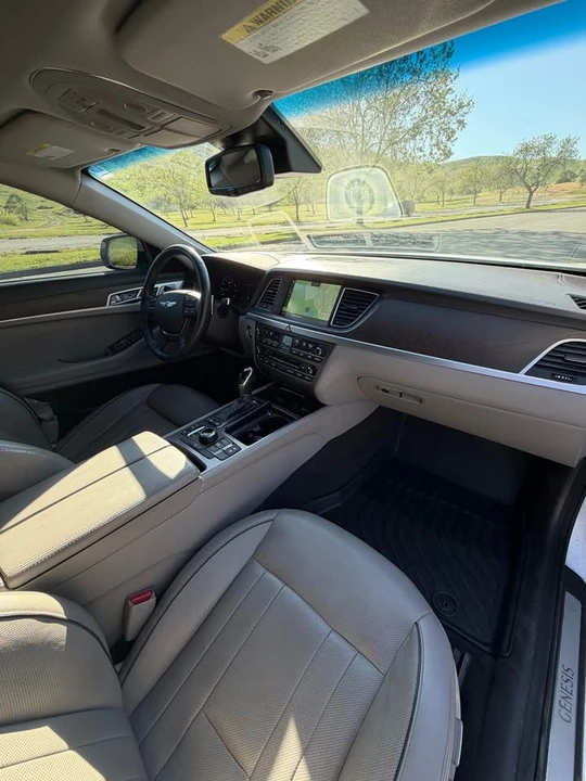 2015 Hyundai Genesis - Image 6 of 10
