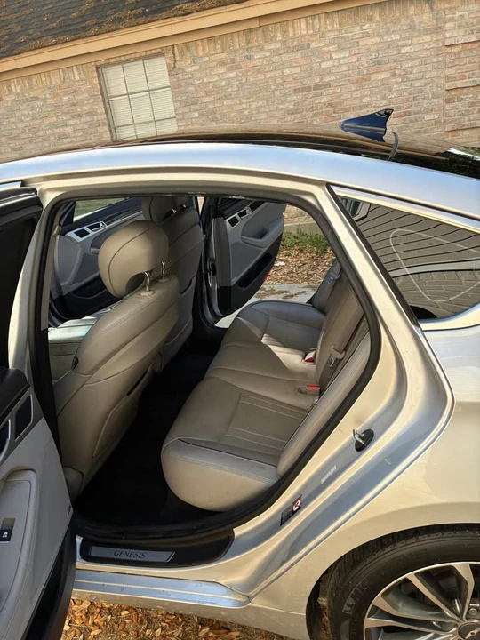 2015 Hyundai Genesis - Image 13 of 17