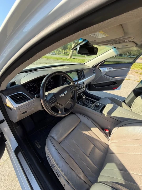 2015 Hyundai Genesis - Image 5 of 10