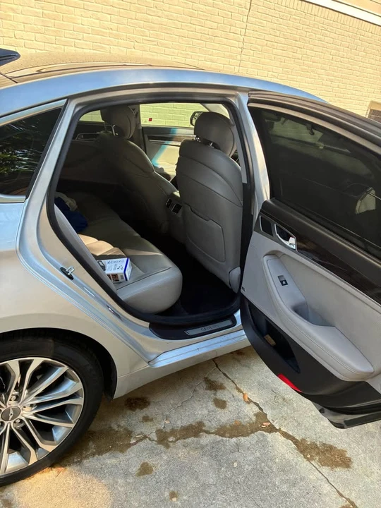 2015 Hyundai Genesis - Image 11 of 17