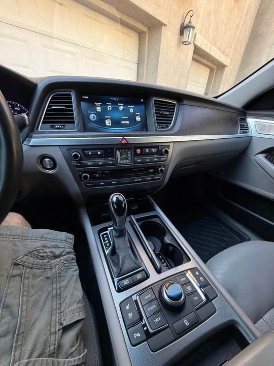 2015 Hyundai Genesis - Image 8 of 10