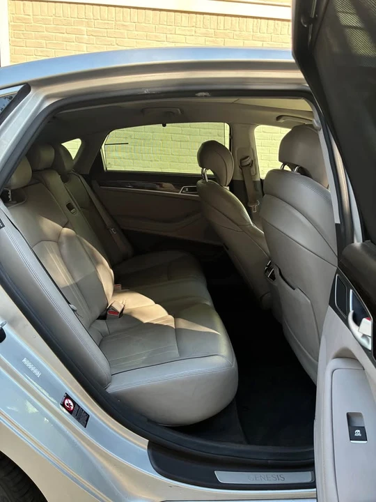2015 Hyundai Genesis - Image 10 of 17