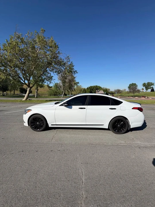 2015 Hyundai Genesis - Image 2 of 10