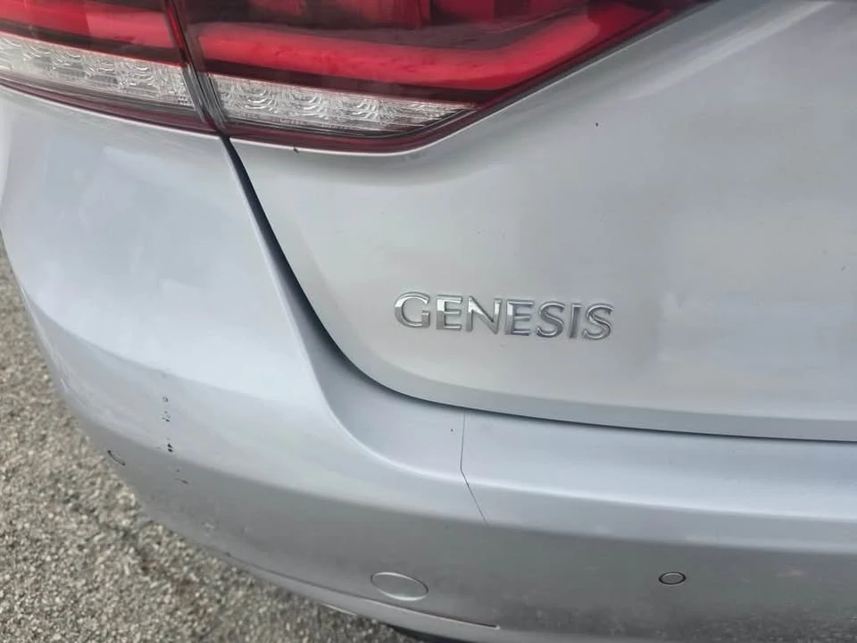 2015 Hyundai Genesis - Image 5 of 19