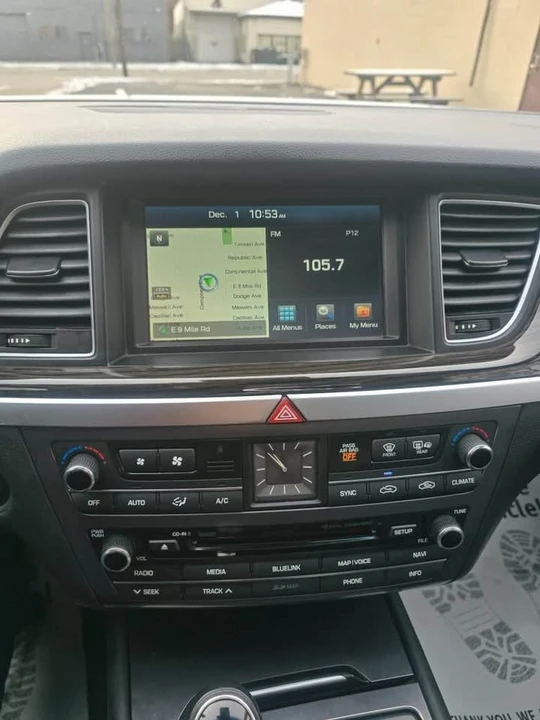 2015 Hyundai Genesis - Image 17 of 19