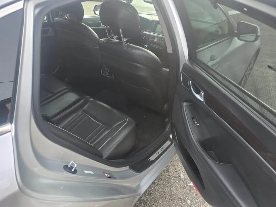2015 Hyundai Genesis - Image 8 of 19