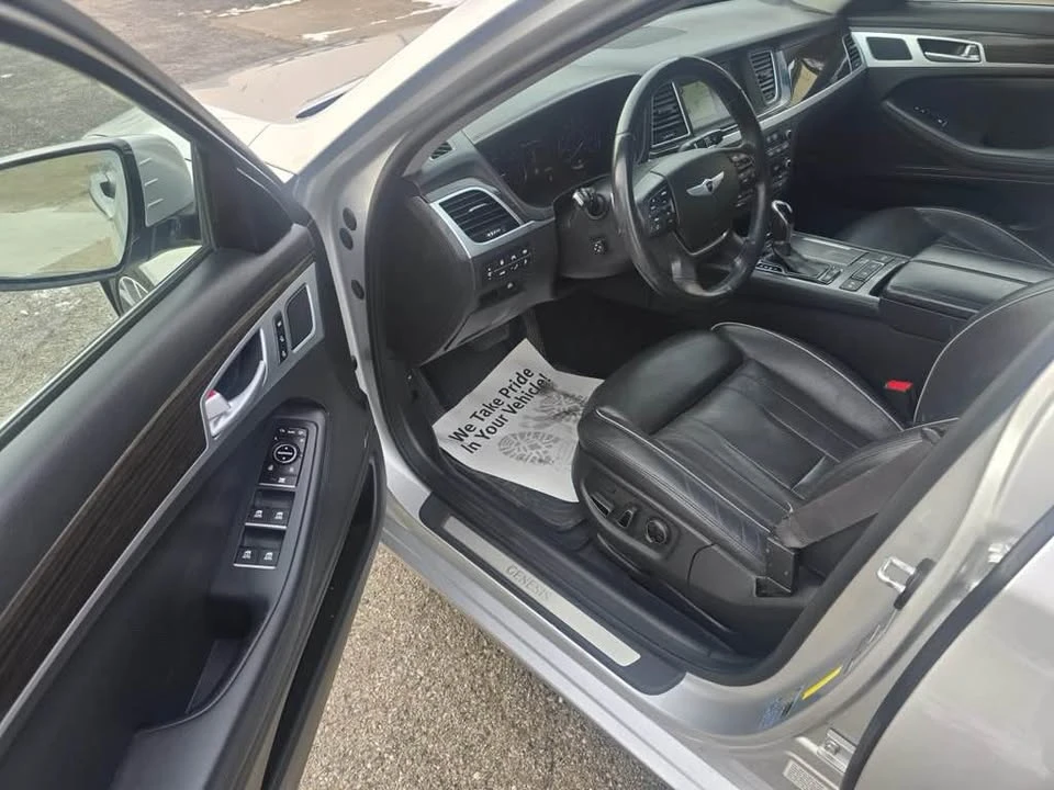 2015 Hyundai Genesis - Image 11 of 19