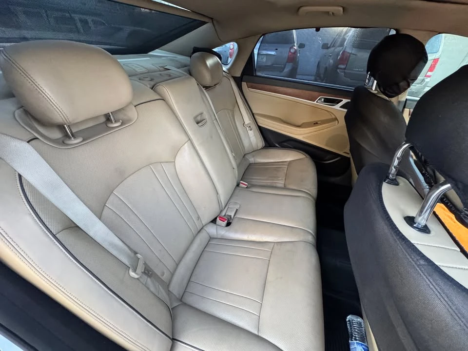 2015 Hyundai Genesis - Image 11 of 12