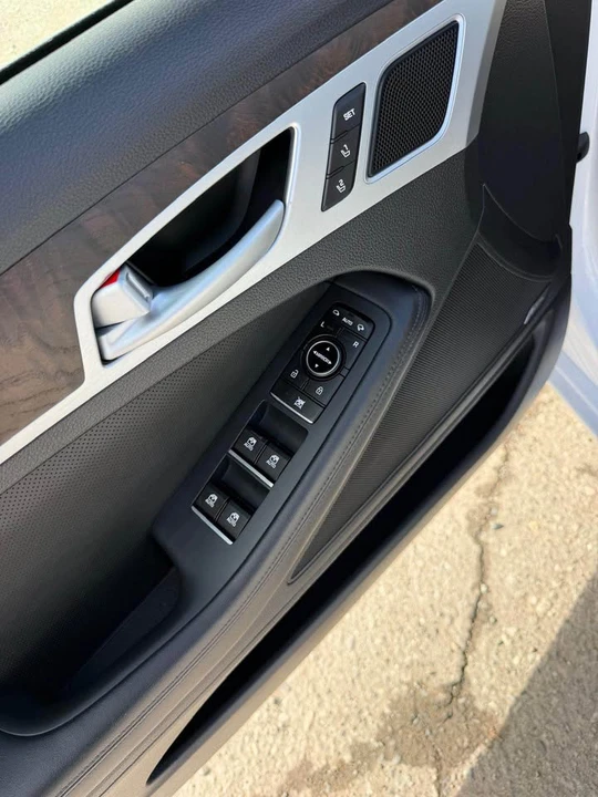 2015 Hyundai Genesis - Image 16 of 16