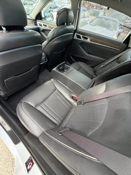 2015 Hyundai Genesis - Image 9 of 16
