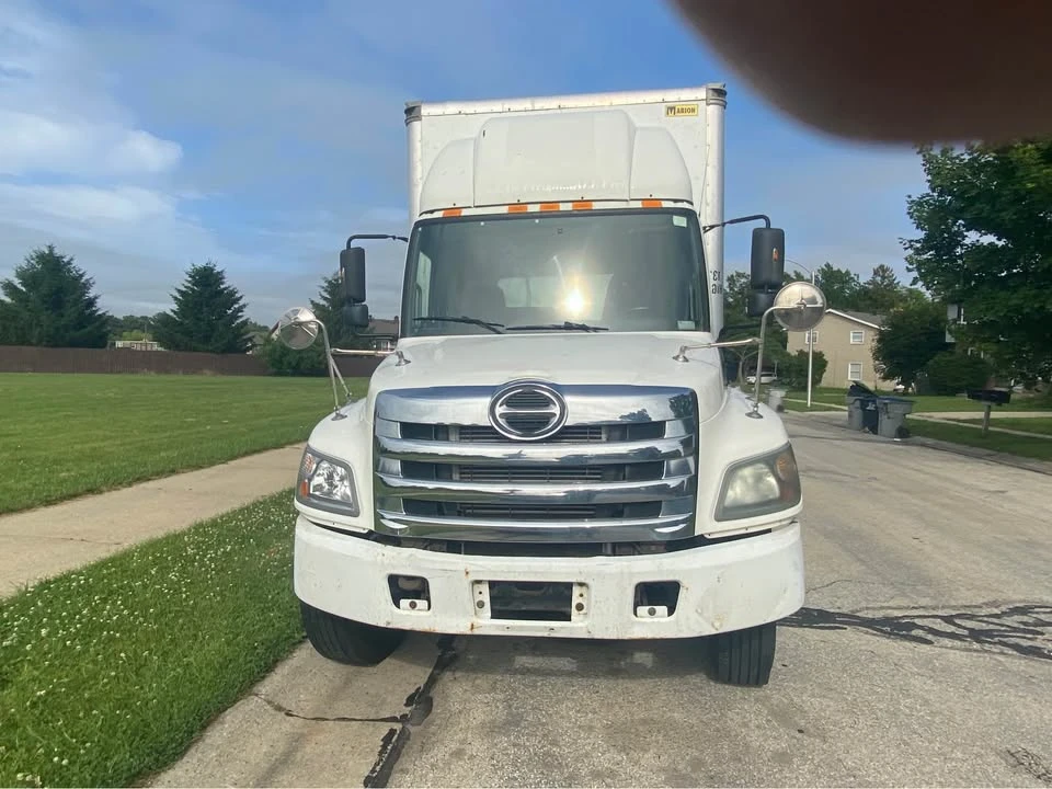 2015 Hino 268 - Image 2 of 5